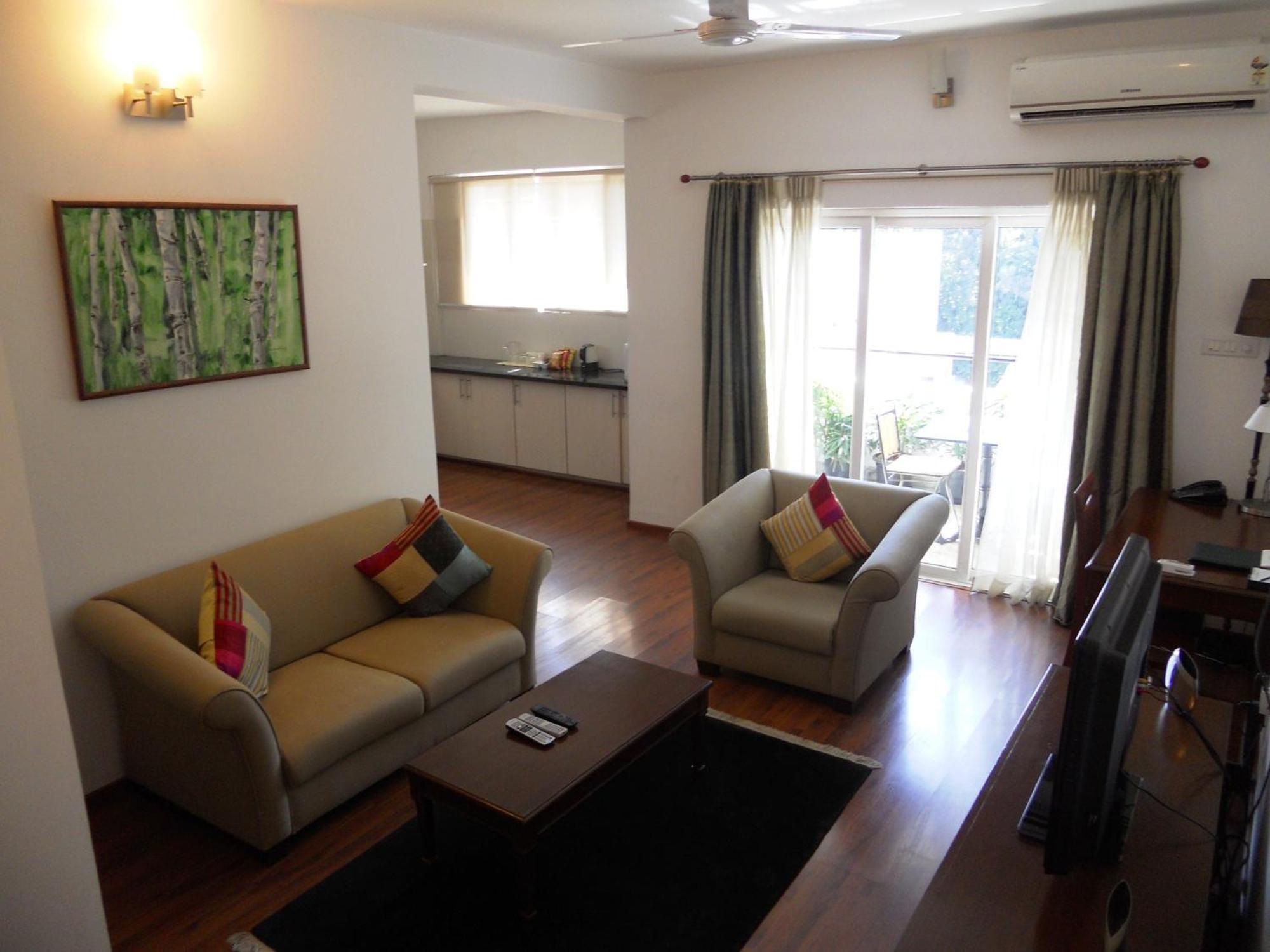 Justa Off Mg Road Hotel Bangalore Luaran gambar