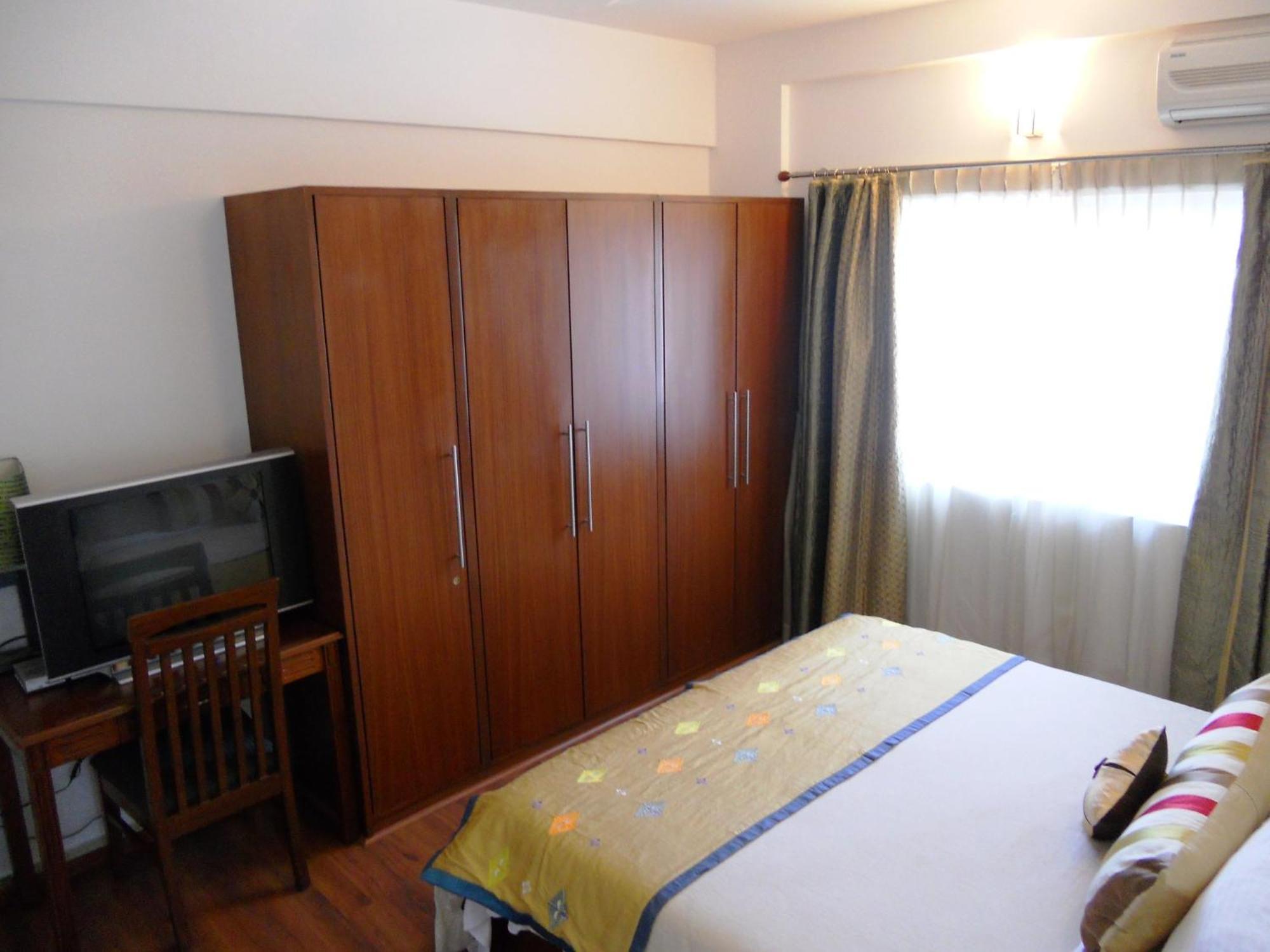 Justa Off Mg Road Hotel Bangalore Luaran gambar